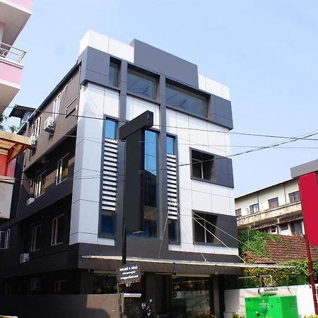Collection O 8267 Galaxy Inn Kochi Εξωτερικό φωτογραφία