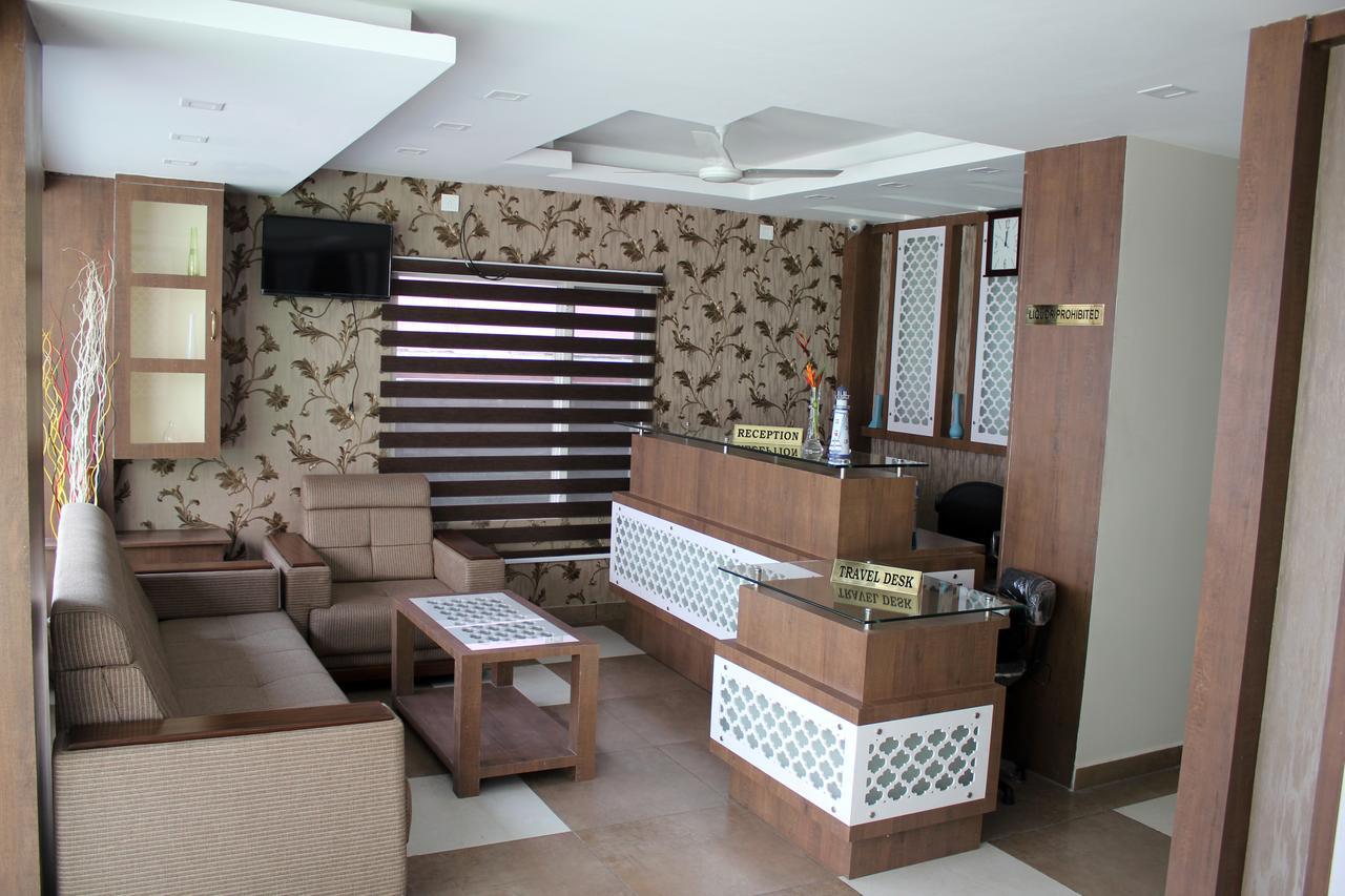 Collection O 8267 Galaxy Inn Kochi Εξωτερικό φωτογραφία